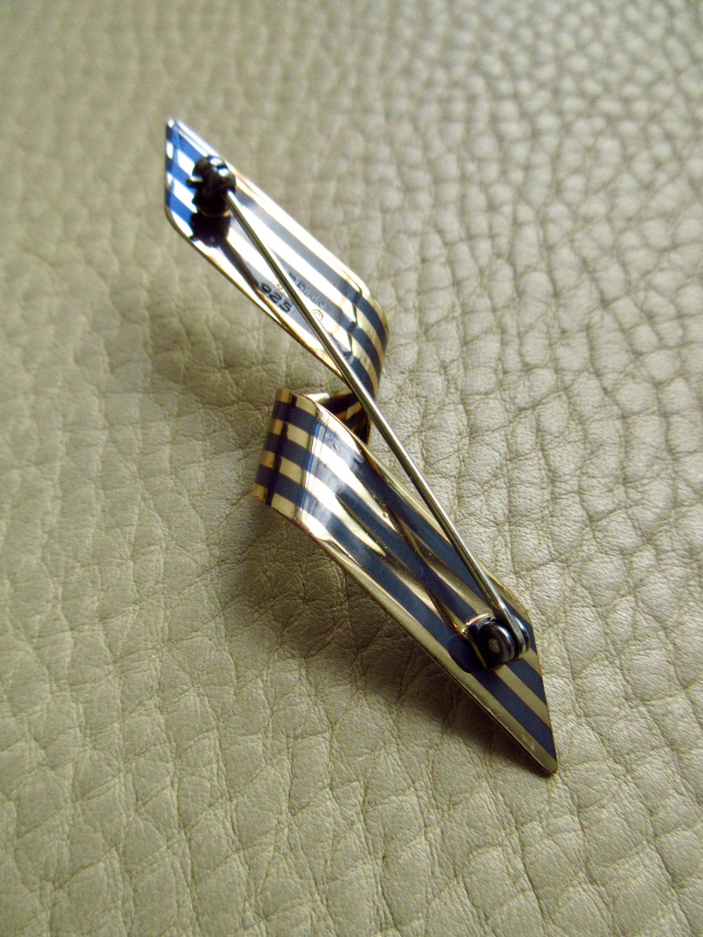 Vintage Curled Striped Ribbon Brooch 14k Gold & Silver – Paul Morelli