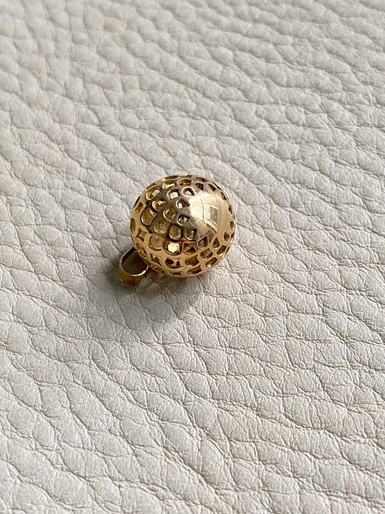 18k gold Swedish vintage charm or pendant - Fishnet orb