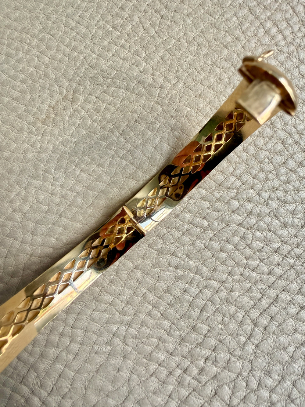 18k Gold Italian Midcentury Hinged bangle - 6.9 inch interior circumference