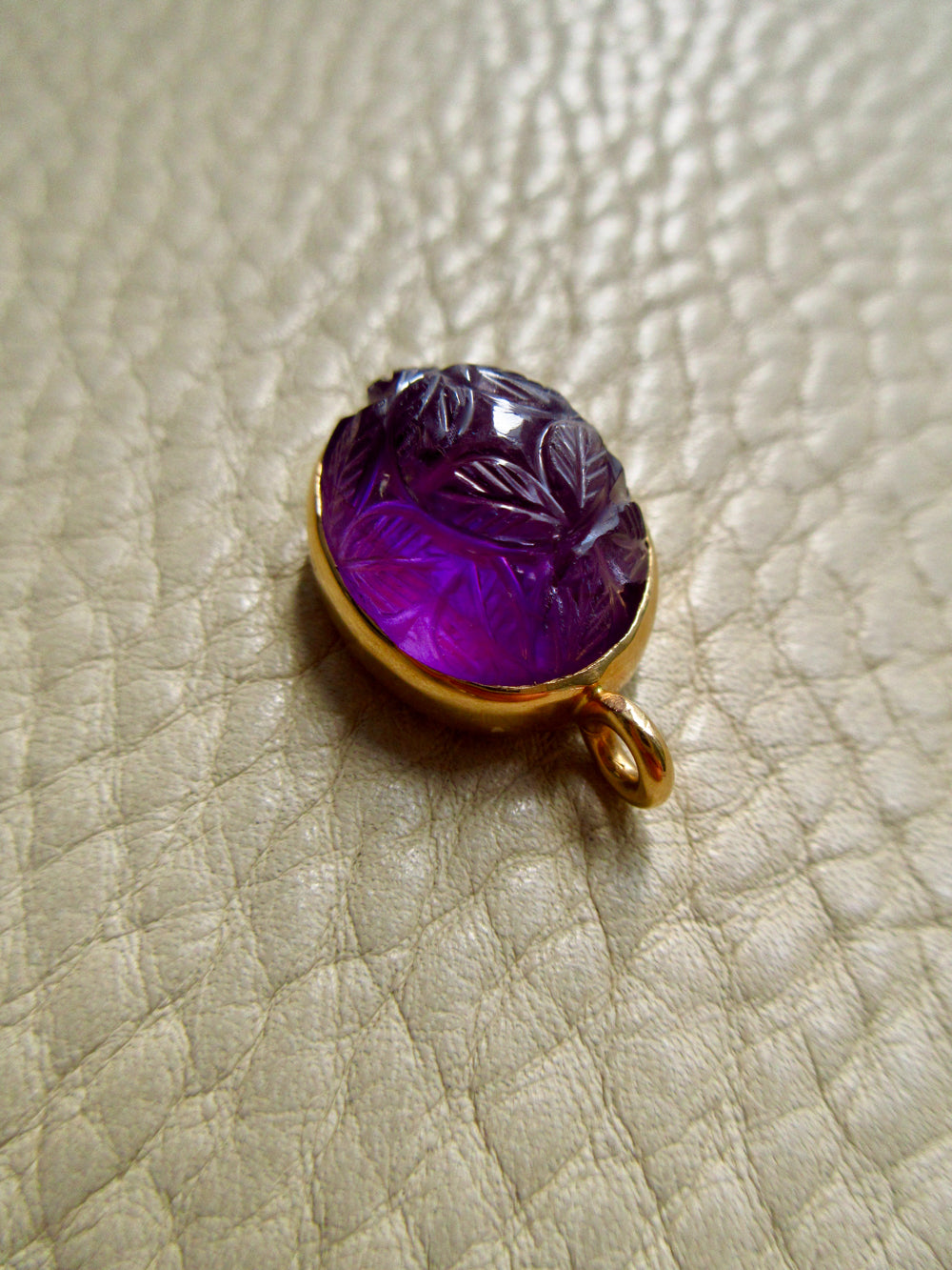 1979 Swedish Hand Carved Domed Amethyst Pendant 18k Gold – 1 inch drop