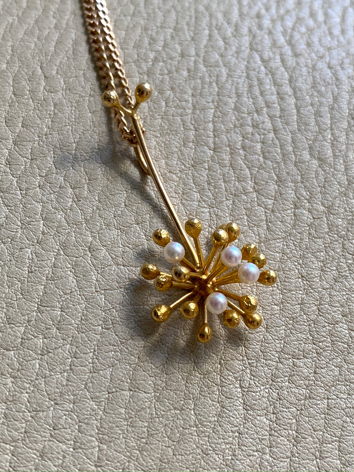 Made in 1969 - 14k gold Dandelion pendant with cultured Pearls - Vintage Finnish with long 28” original curb chain necklace