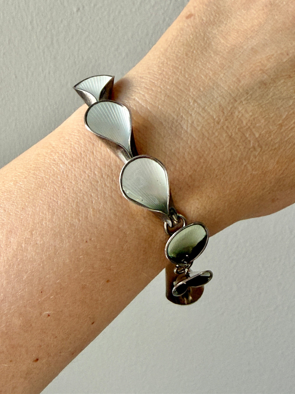 Vintage Norwegian Silver and White Enamel Shell Link Bracelet – 7.75 Inch Length