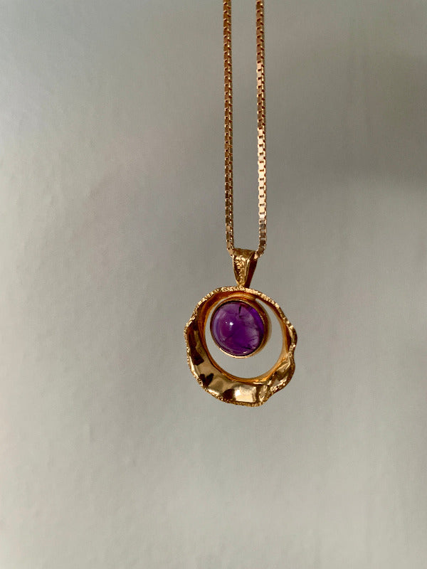 vintage swedish 18k gold pendant necklace with purple amethyst cabochon
