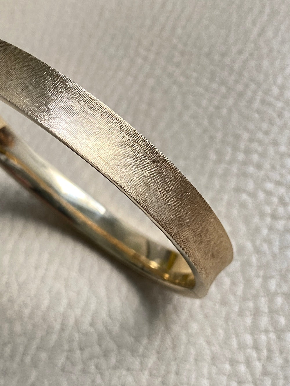 A beauty! 14k gold textured hinged bangle bracelet