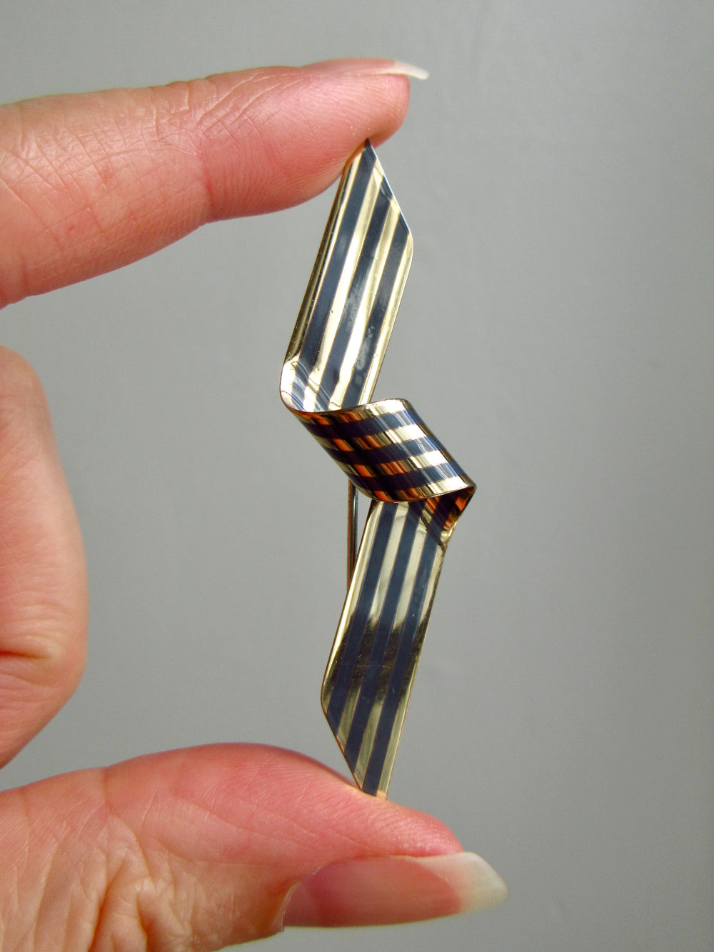 Vintage Curled Striped Ribbon Brooch 14k Gold & Silver – Paul Morelli