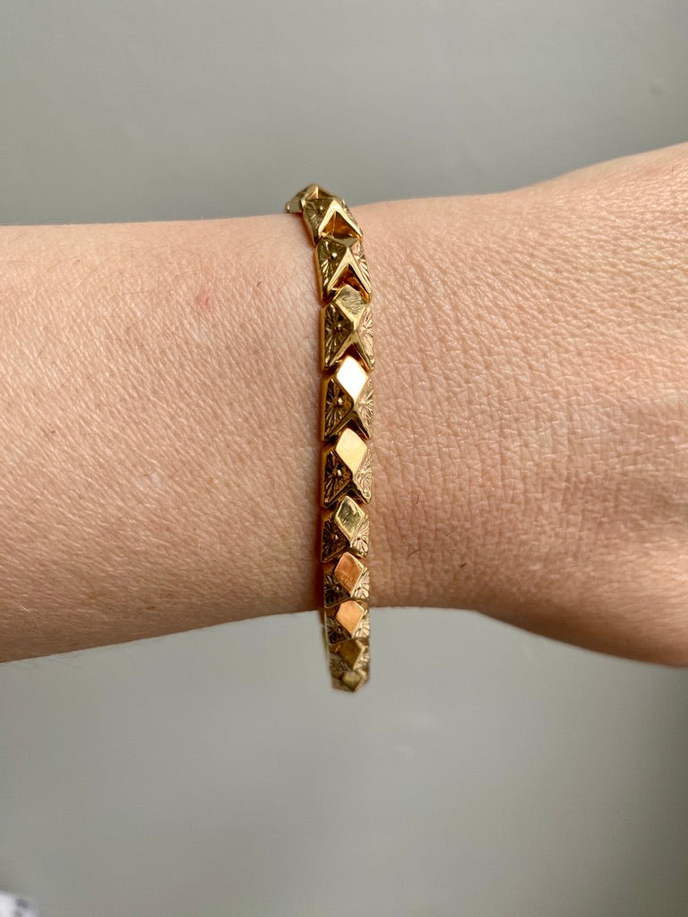 Chevron Pyramid Link Bracelet in 18k Gold - Vintage Italian - 7.5 inch length