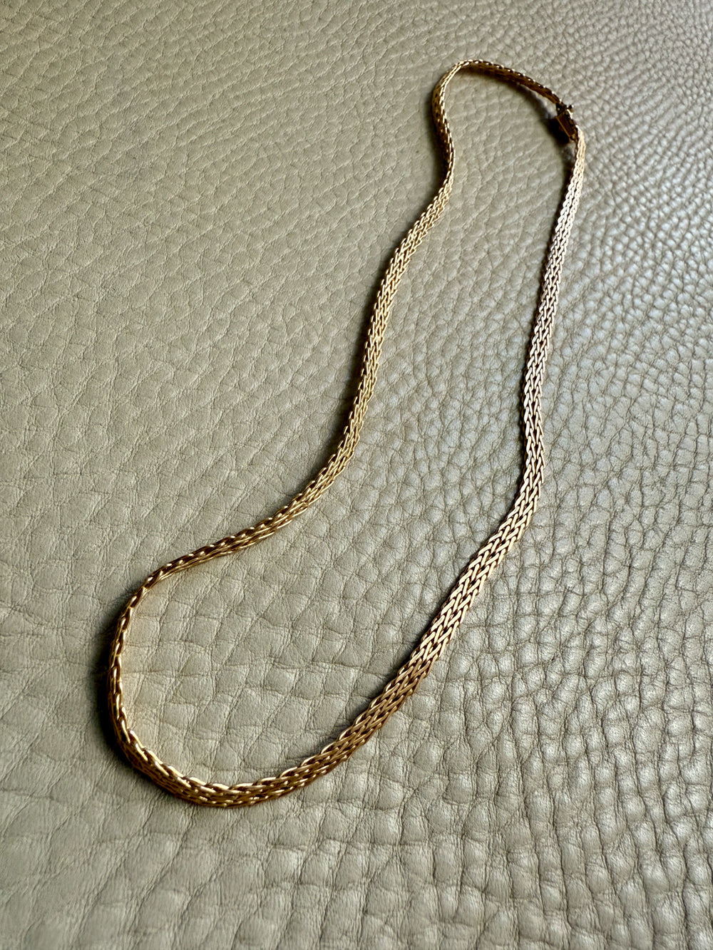1944-1968 UnoAErre Italian Woven Flat Lay Necklace in 18k Gold - 16.75 inch length