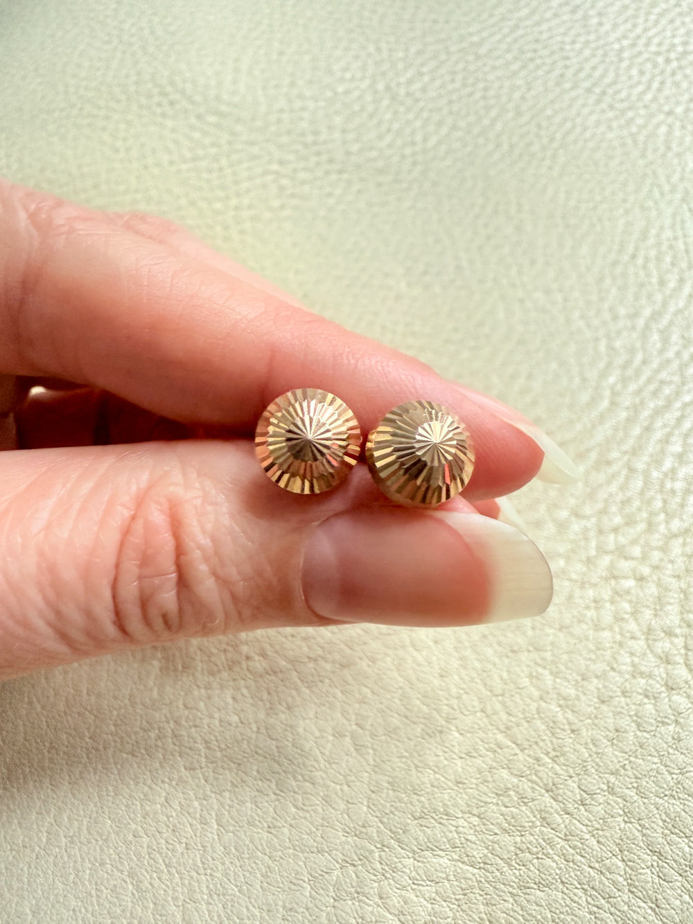 LOVELY!! 18k gold vintage faceted dome earrings with flower form post caps