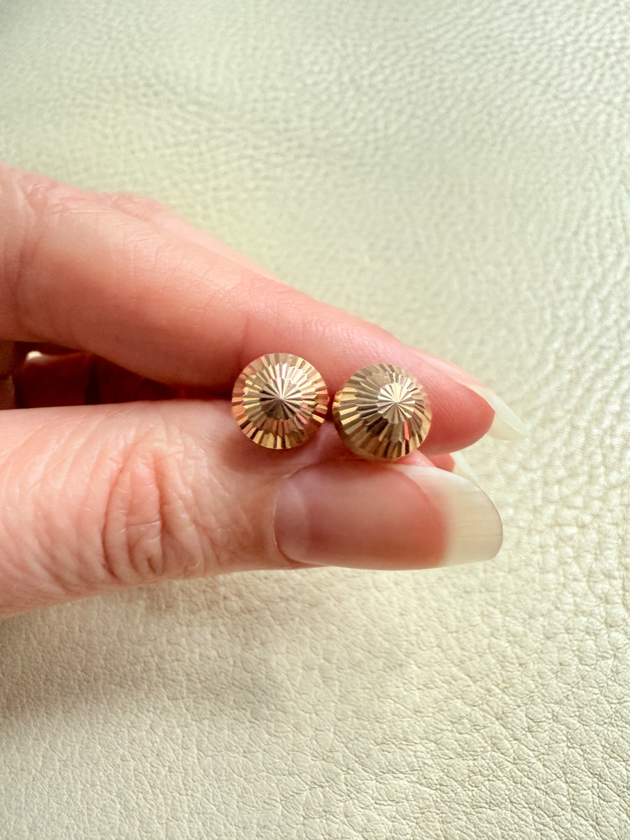 LOVELY!! 18k gold vintage faceted dome earrings with flower form post caps
