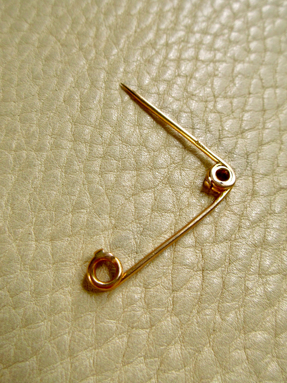 Antique UK 18k Gold Safety Brooch Pin or Extender – 1.2 Inch Length