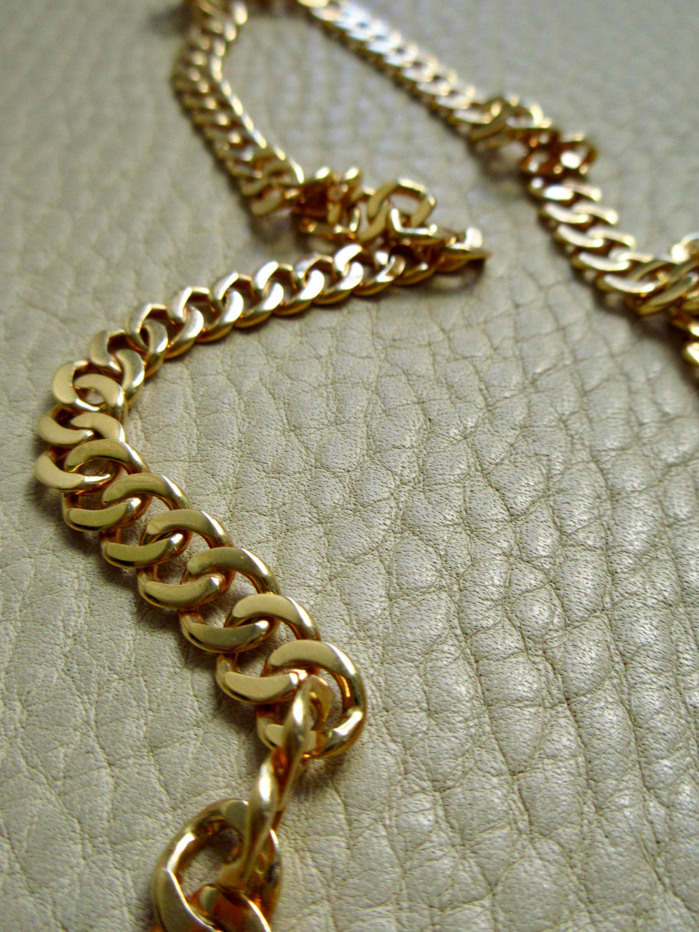 1978 Swedish Vintage 39g Tapered Curb Link Necklace 18k Gold – 19.5 Inch Length