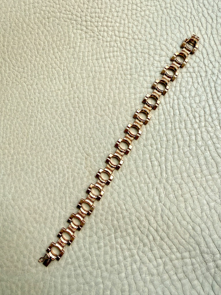 1960s Vintage Italian Dimensional Link Bracelet 18k Gold – 7.25 Inch Length