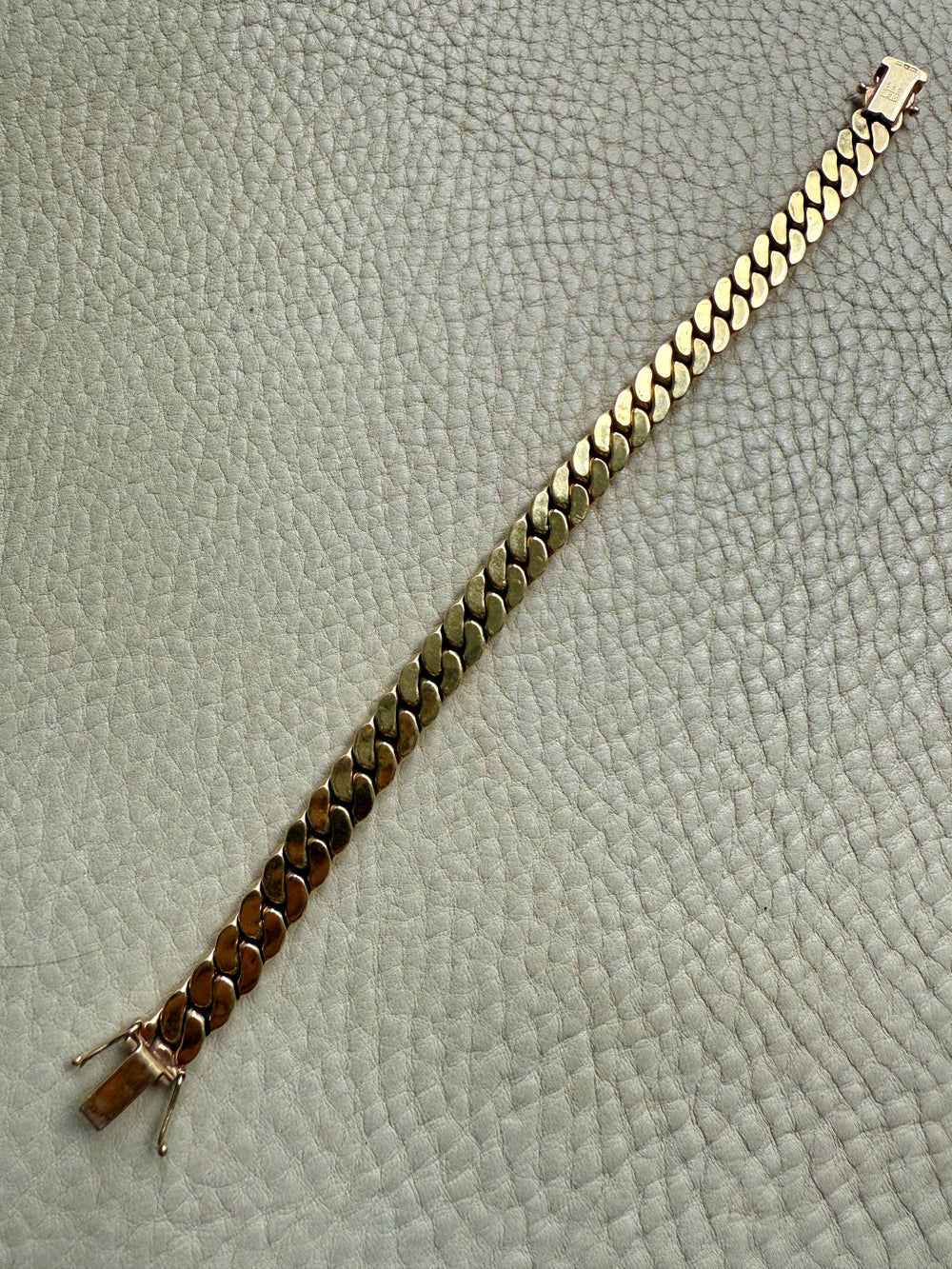 Impeccable! Vintage European 14k gold Tight Curb Bracelet with Alternating Link Texture - 7.7 inch length