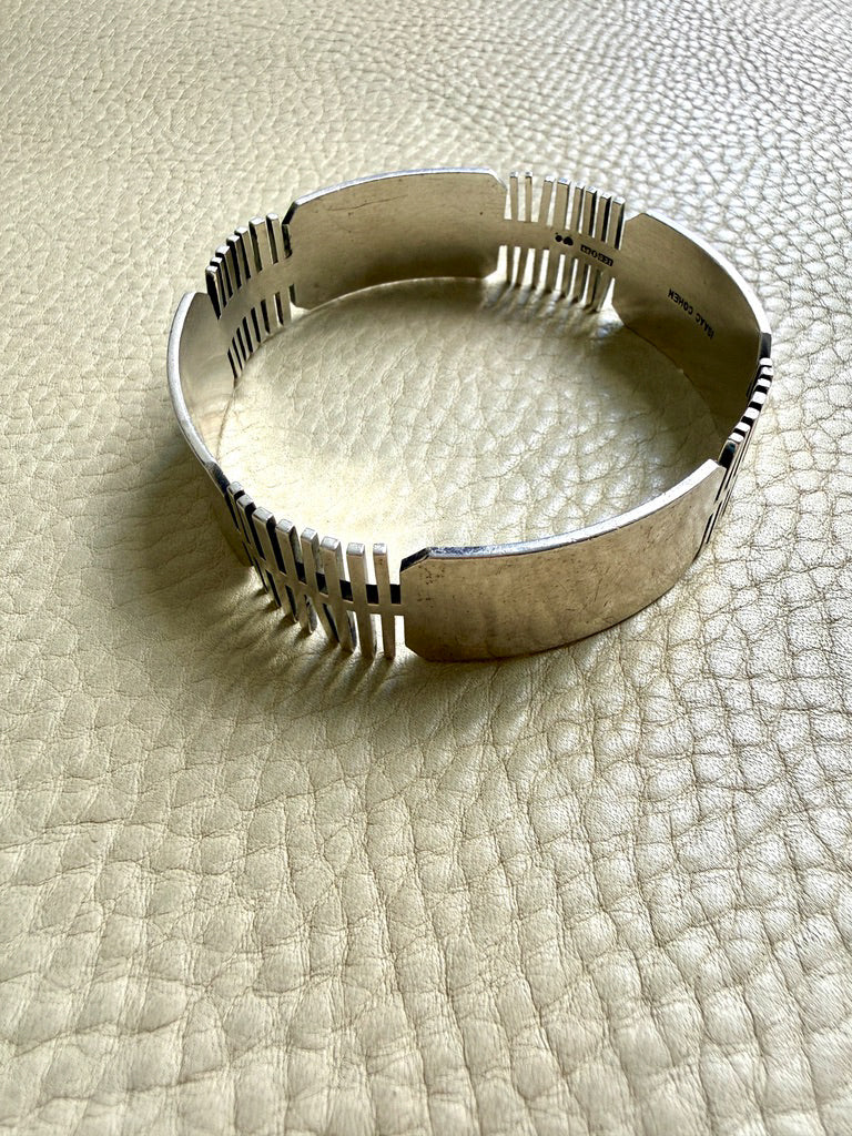1967 Isaac Cohen signed Bangle Bracelet in Sterling Silver – 8.1 inch interior circumference
