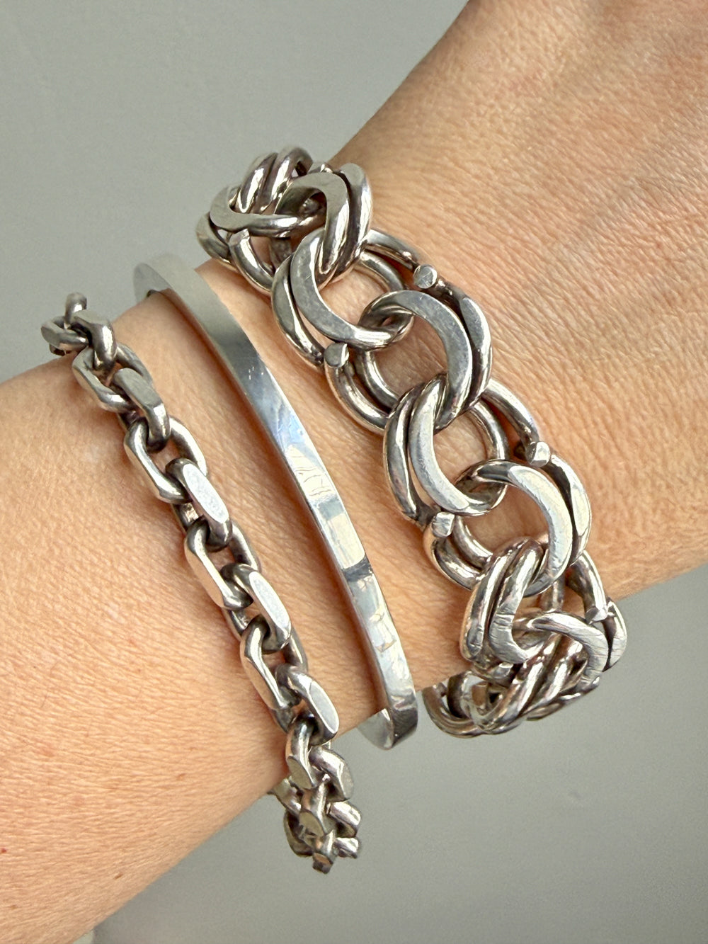 1965 Signed Solid Silver Circular Bangle, 31 grams - 7.8 inch interior circumference