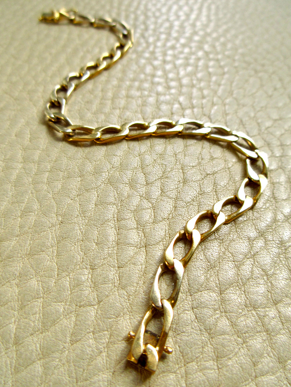 Vintage Geometric Open Curb Link Bracelet 18k Gold – 7.1 Inch Length