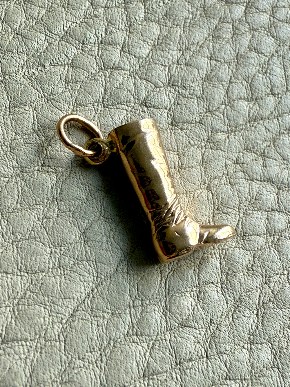 18k gold vintage charm or pendant - Equestrian Riding Boot