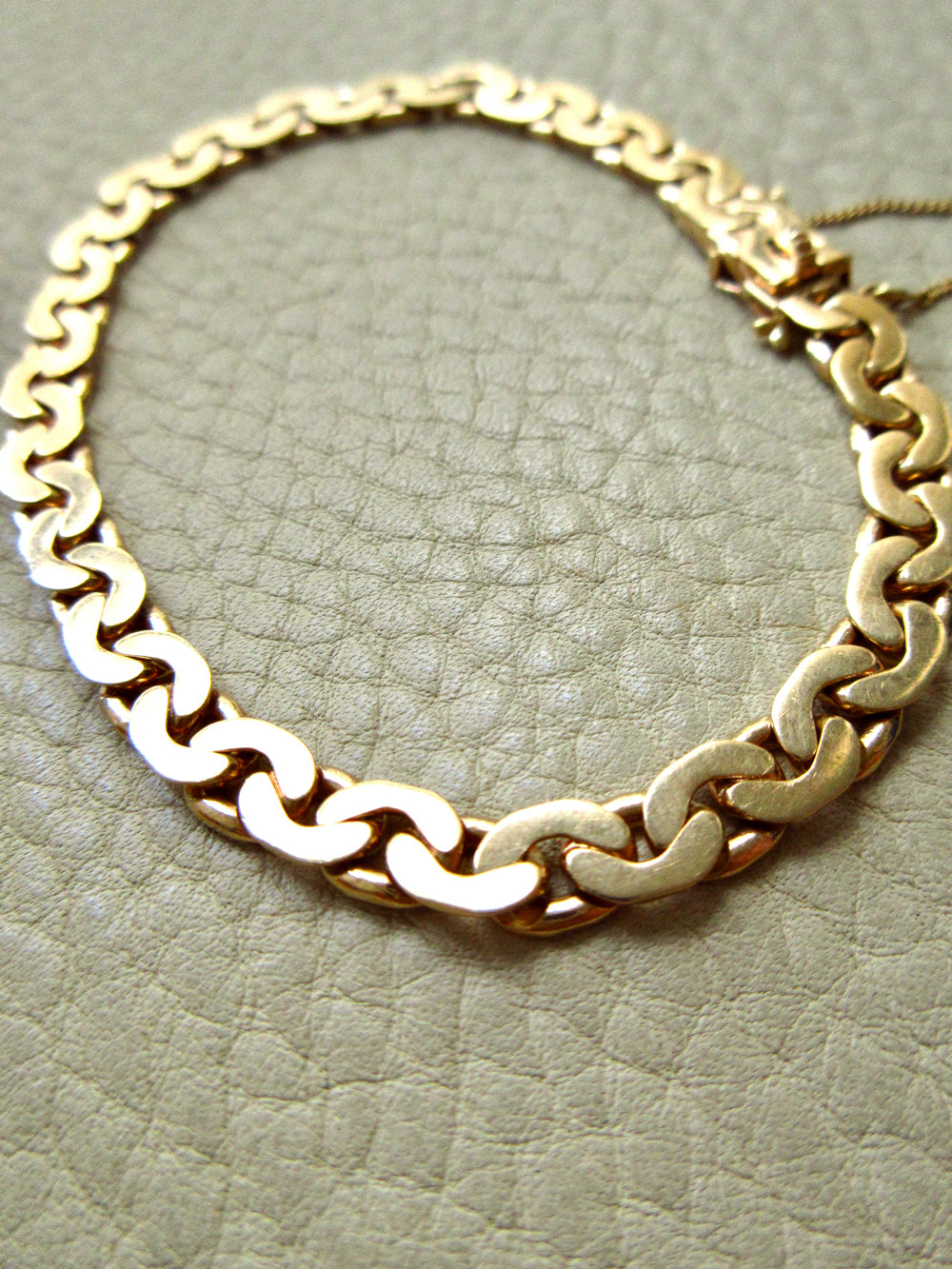 Exquisite 1940 Swedish Vintage Virola Link Bracelet 18k Gold – 7.5 Inch Length