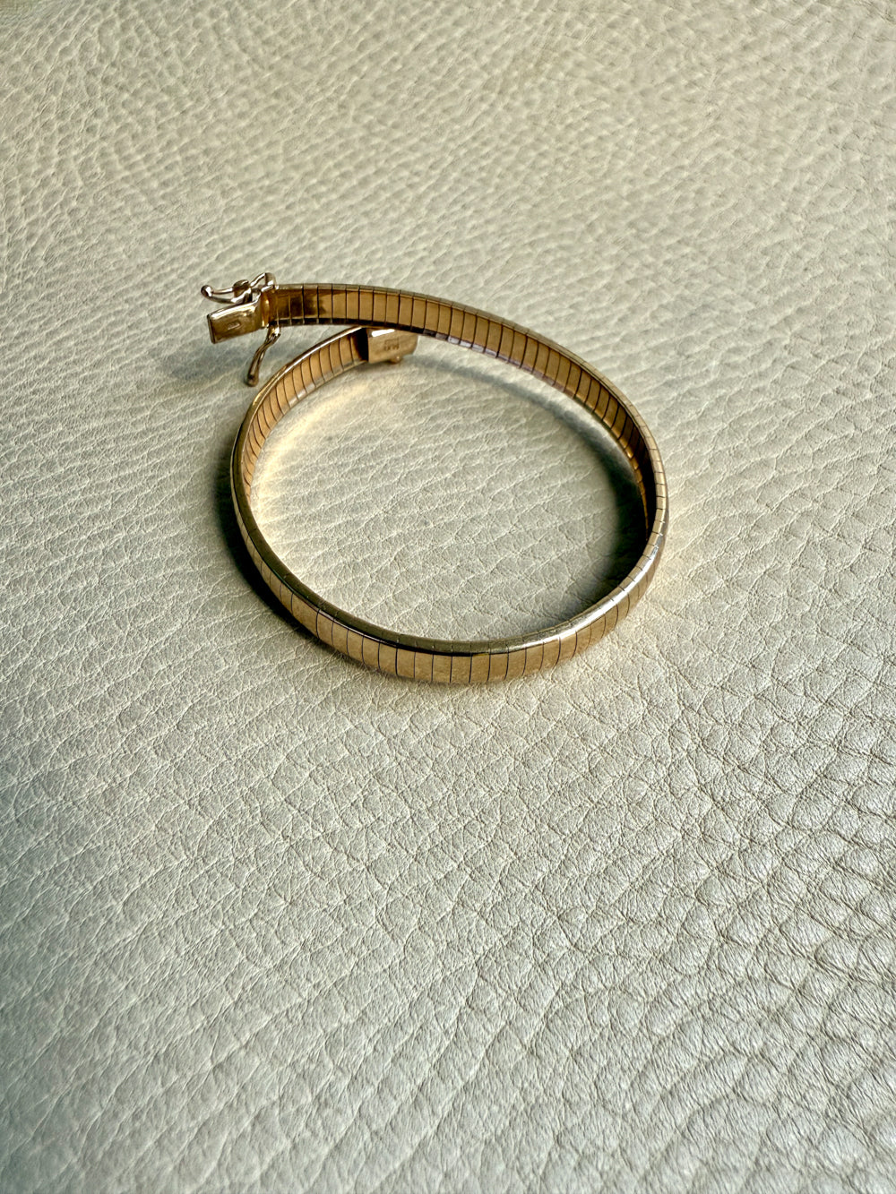 Italian Vintage High Polish Omega Link Bracelet in 14k Gold - 7 inch length