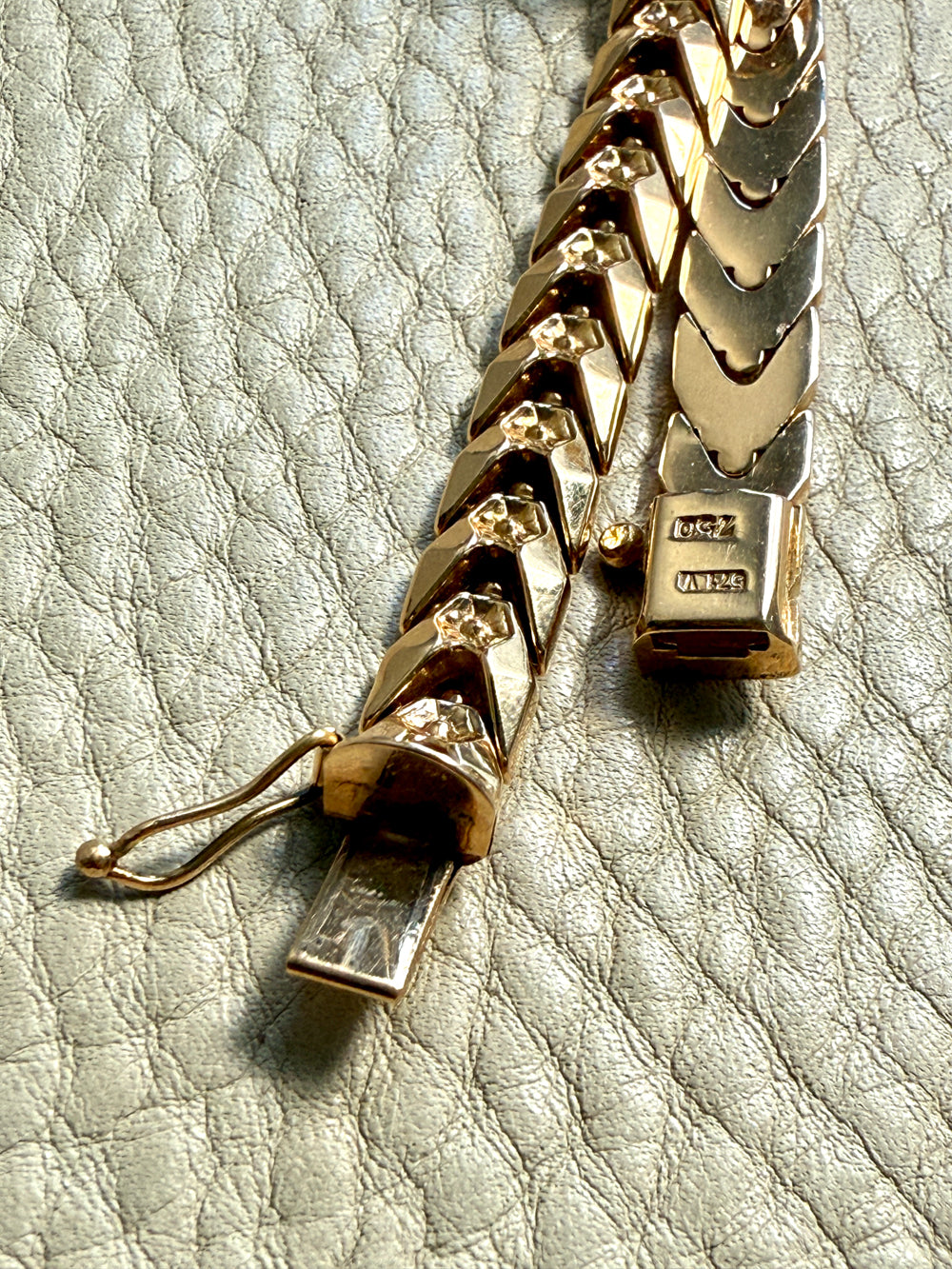 Chevron Dimensional Link Bracelet in 18k Gold - Vintage Midcentury era - 7.3 inch length