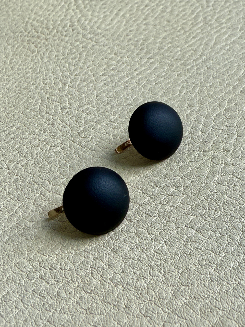 Excellent! 18k Gold set with Black Jet Vintage early 20th Century era Dome Earrings