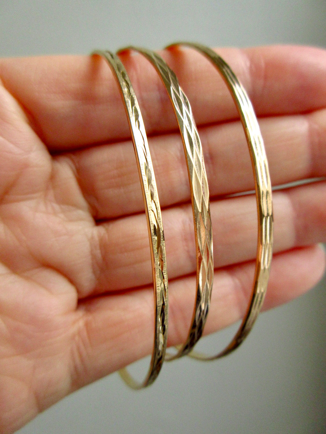 1950s era Vintage Faceted Bangle Bracelet 18k Gold – 8.5 Inch Interior Circumference