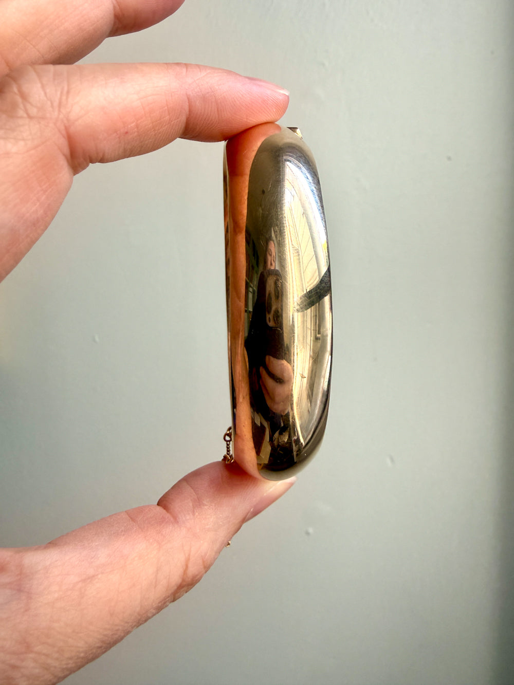 BEAUTIFUL! 1966 Finnish Vintage Round Wide Hinged Bangle 14k Gold- 7.3 inch interior circumference