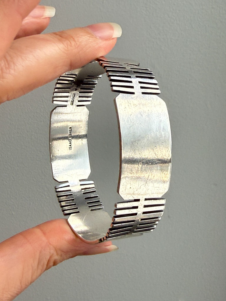 1967 Isaac Cohen signed Bangle Bracelet in Sterling Silver – 8.1 inch interior circumference