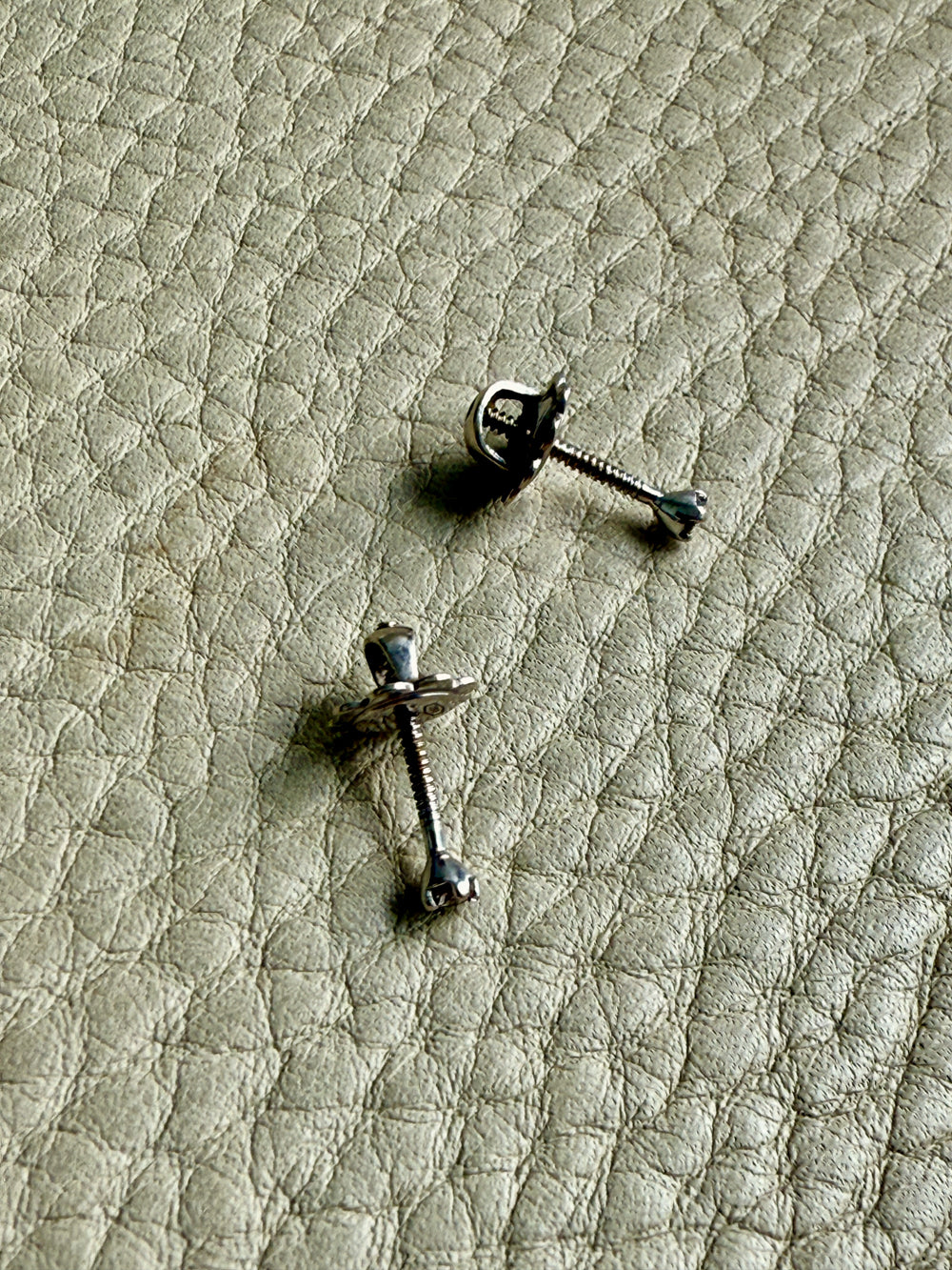 Vintage Italian 18k white gold diamond stud earrings with screwbacks