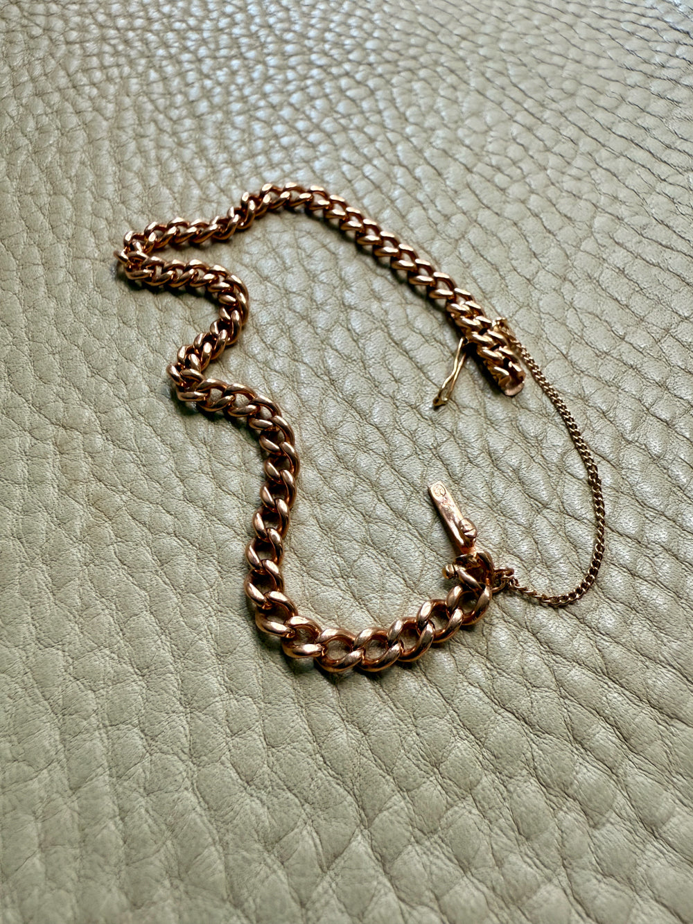 Circa 1900 Chubby Curb Link Bracelet in 18k rosy gold - 7 inch length