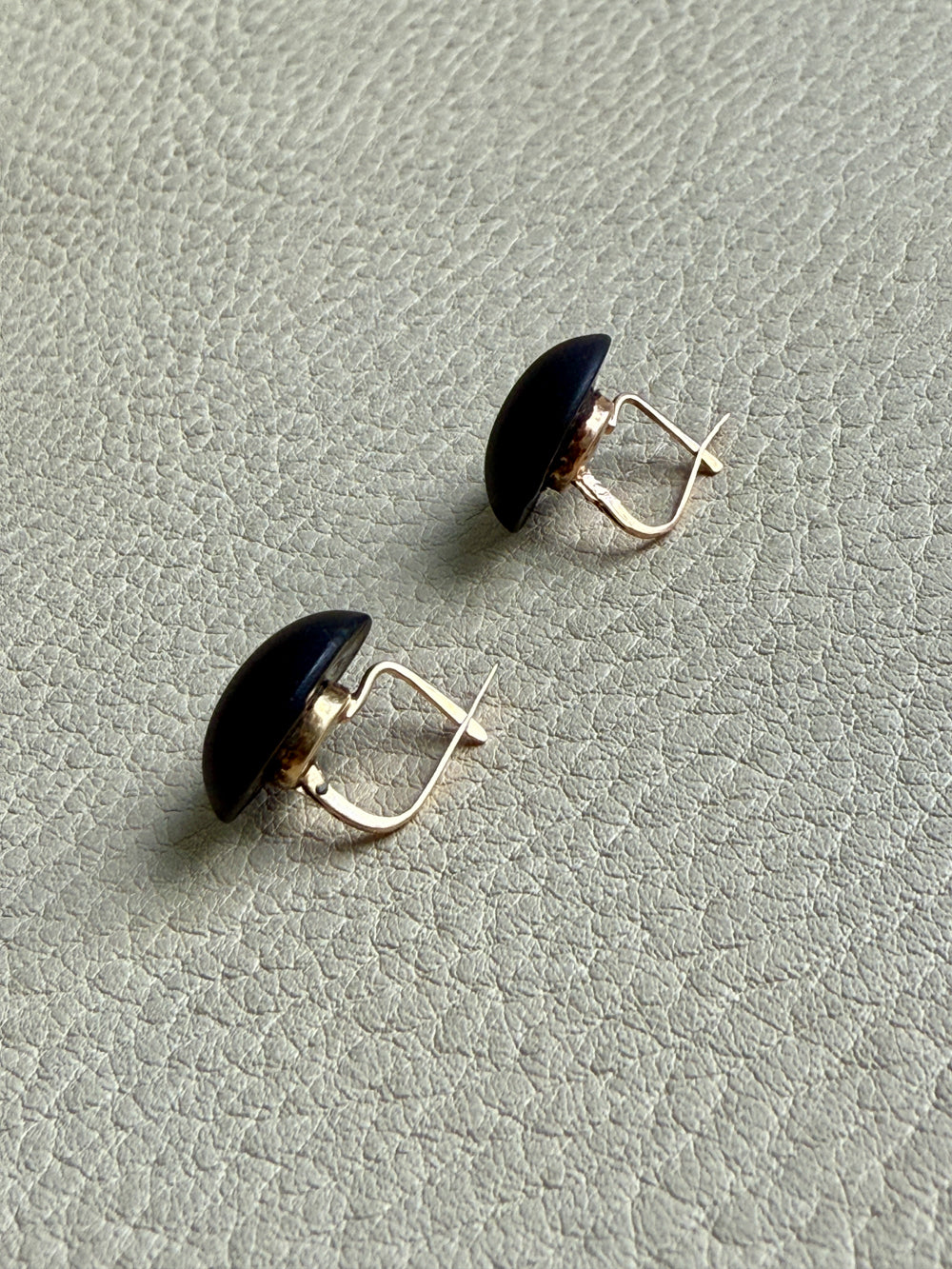 Excellent! 18k Gold set with Black Jet Vintage early 20th Century era Dome Earrings