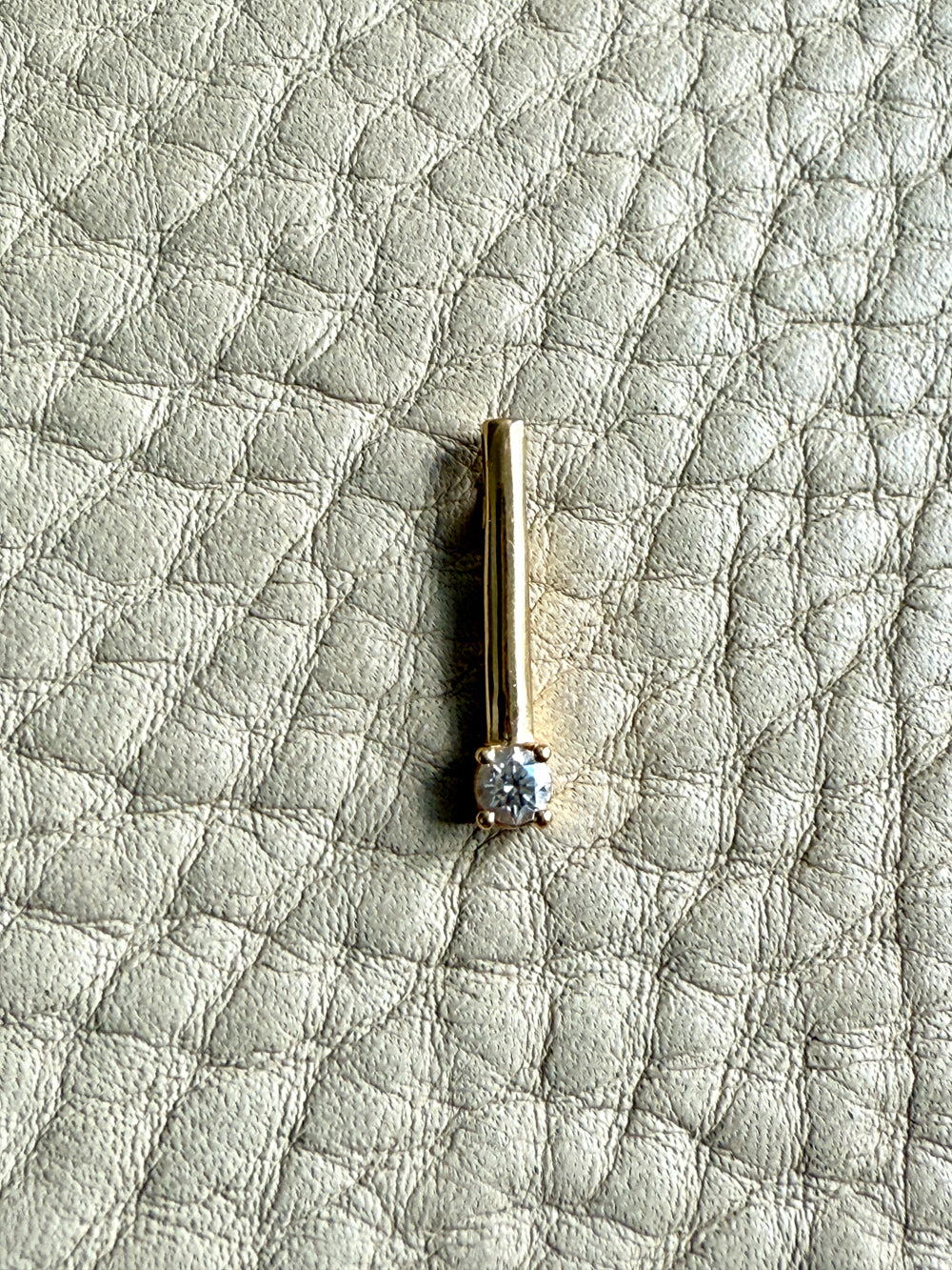 Vintage 18k gold linear diamond pendant
