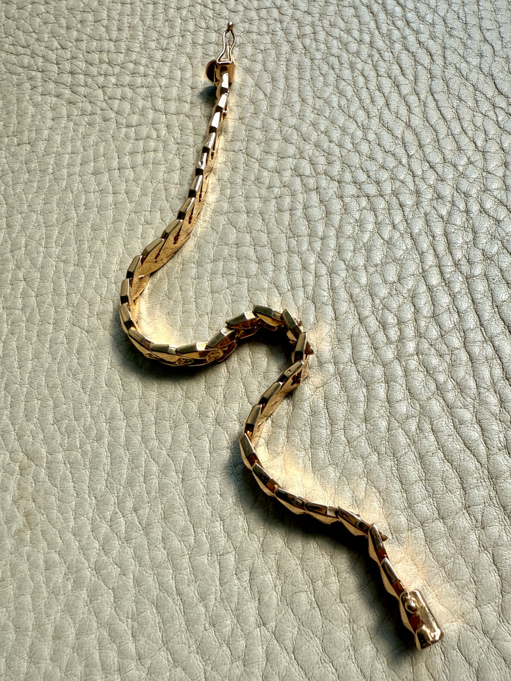 Chevron Dimensional Link Bracelet in 18k Gold - Vintage Midcentury era - 7.3 inch length