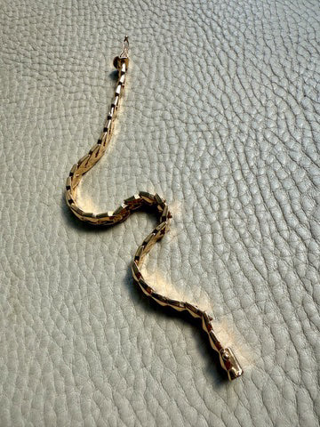 Chevron Dimensional Link Bracelet in 18k Gold - Vintage 1970s era - 7.3 inch length