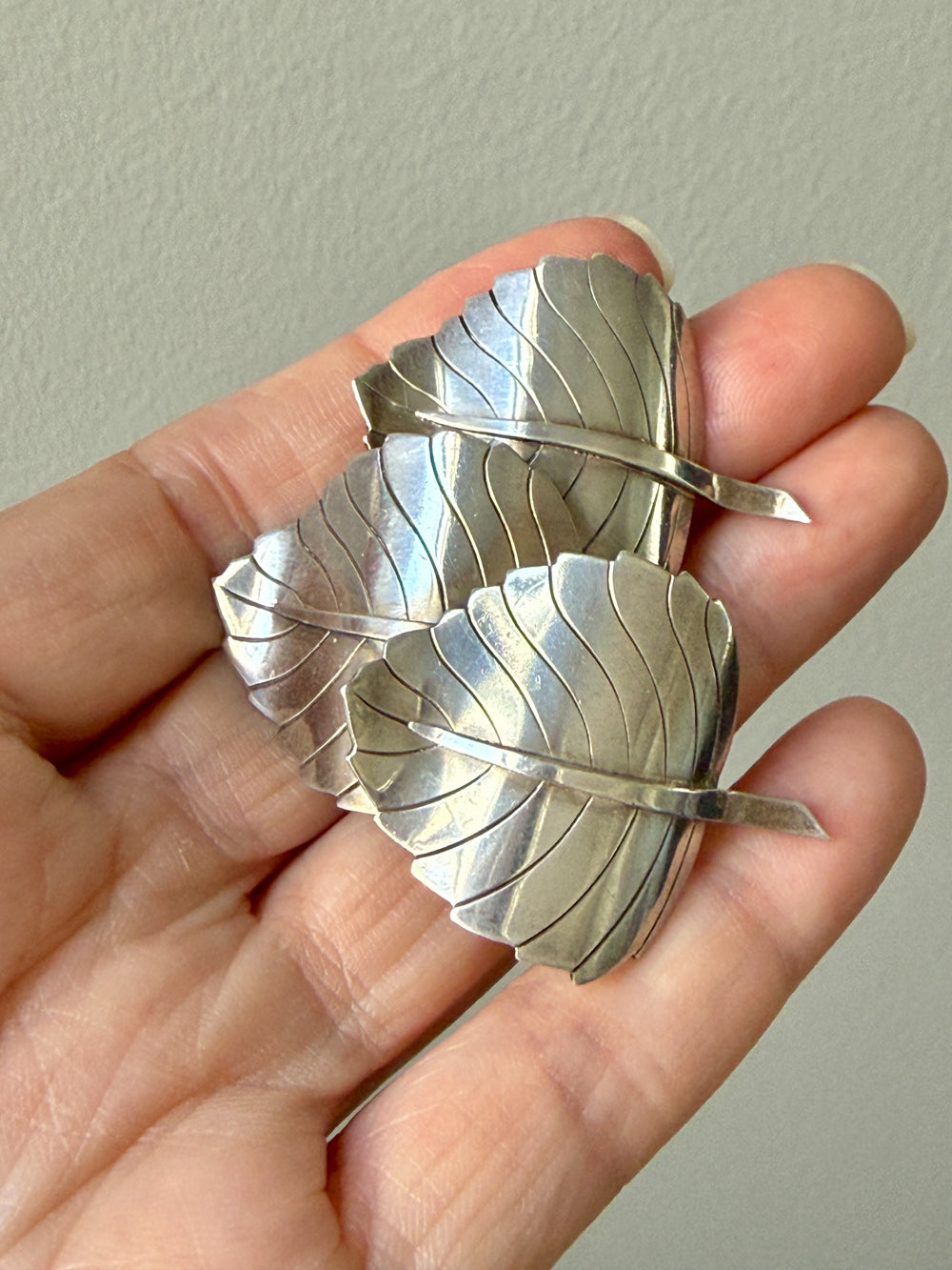 1948 Vintage Stigbert Three-Leaf Brooch in Sterling Silver – 2 inch