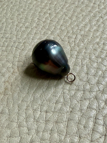 Large Tahitian Black Pearl Pendant on 18k white gold bail - 0.8 inch drop