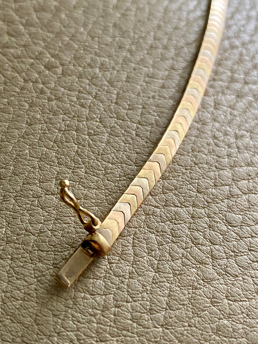 SLEEK! 18k gold tri-color vintage chevron pattern bracelet - 7 inch length