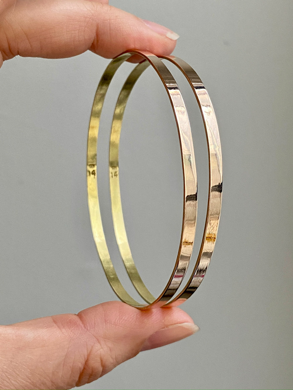 Vintage 14k solid gold bangle - 8.25 inch interior circumference