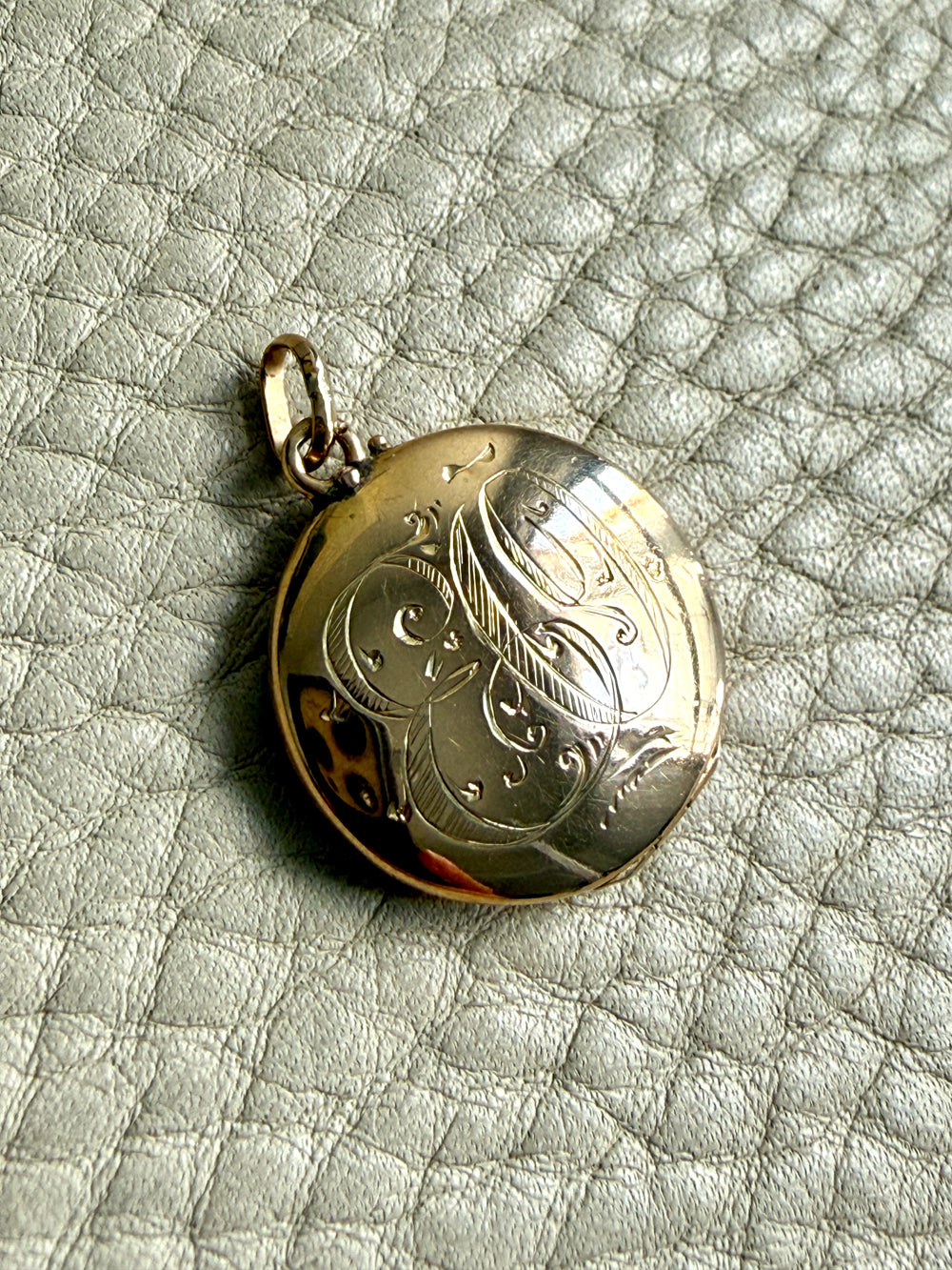 Vintage Hand Engraved Circular Locket Pendant in 18k Gold