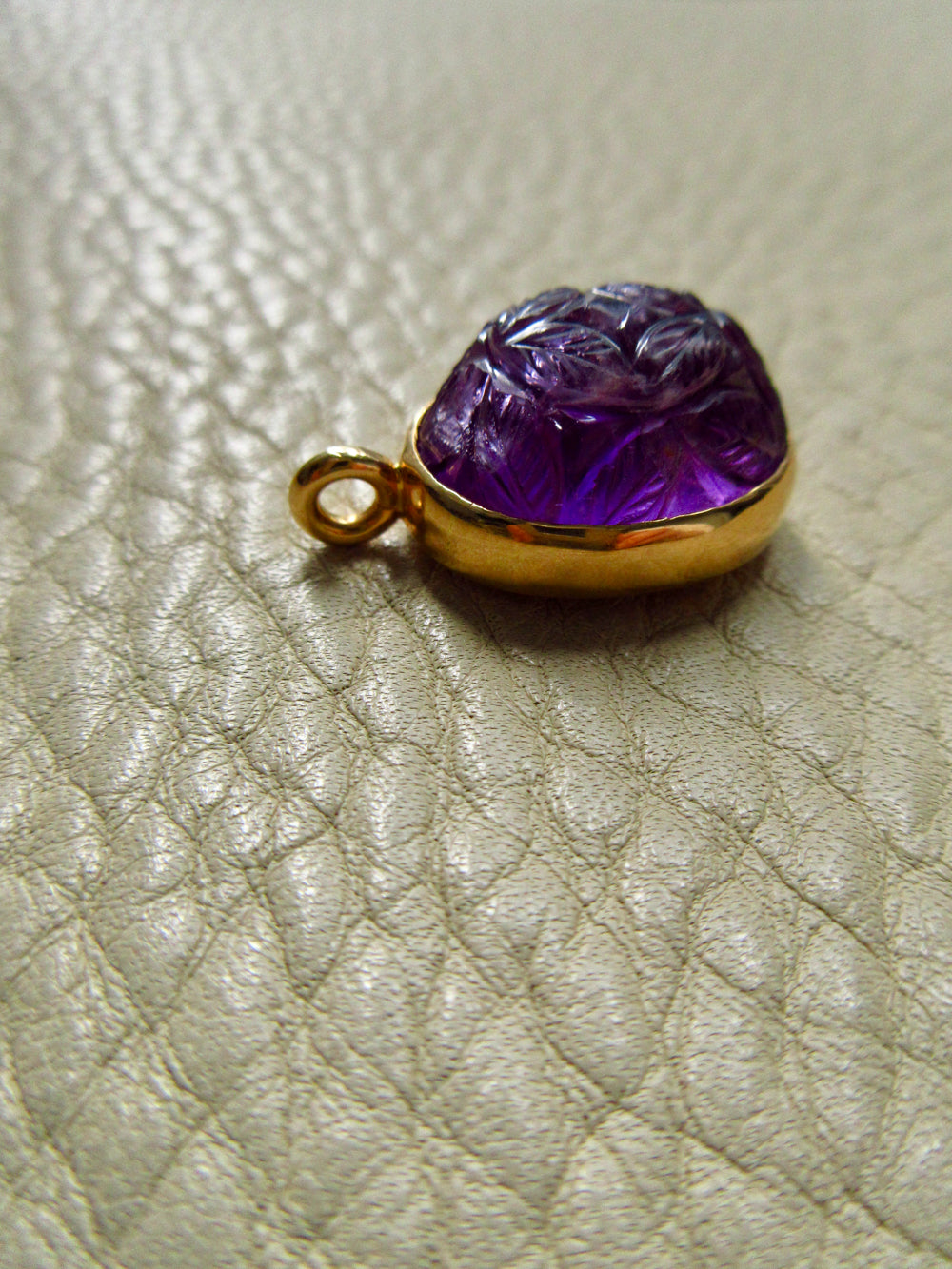 1979 Swedish Hand Carved Domed Amethyst Pendant 18k Gold – 1 inch drop