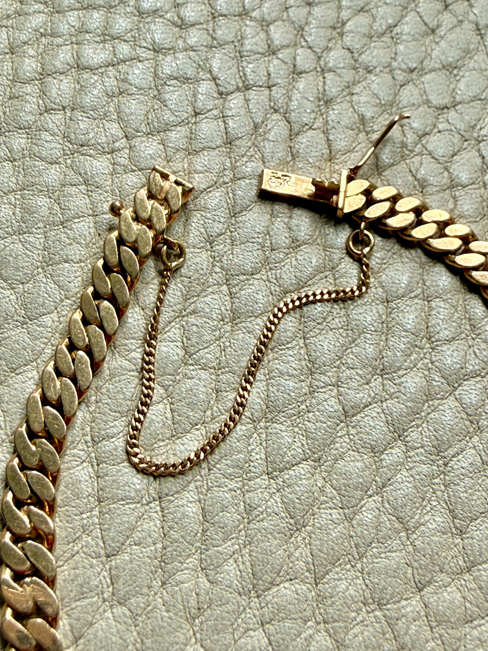 Midcentury era 18k Gold Pressed Curb Bracelet with Safety Chain – 7.5 inch length