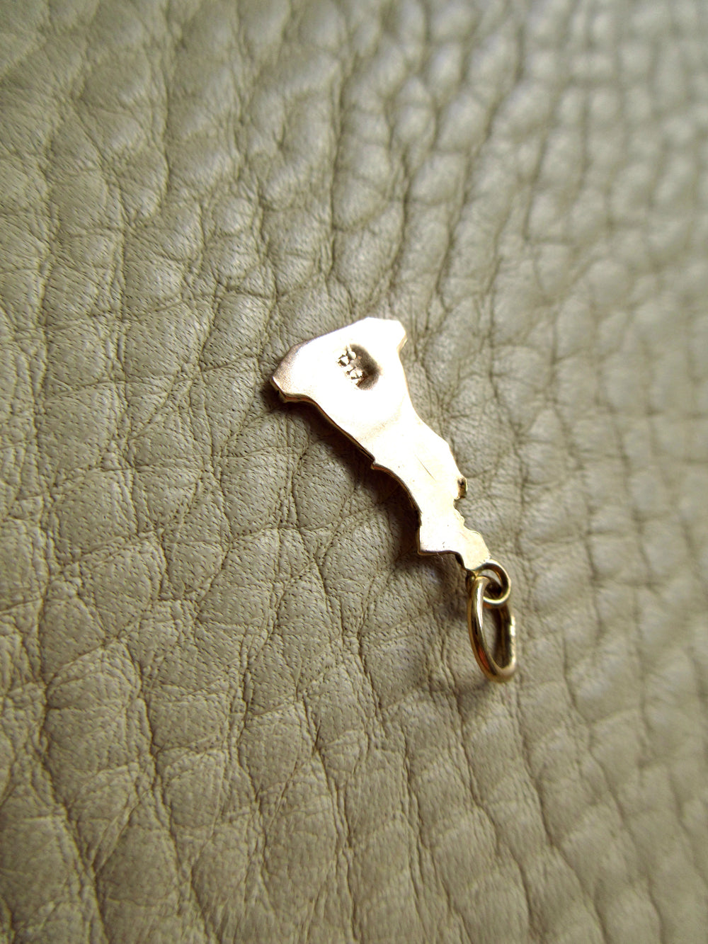 Vintage 18k Gold Colossus of Rhodes Charm – 0.9 inch drop