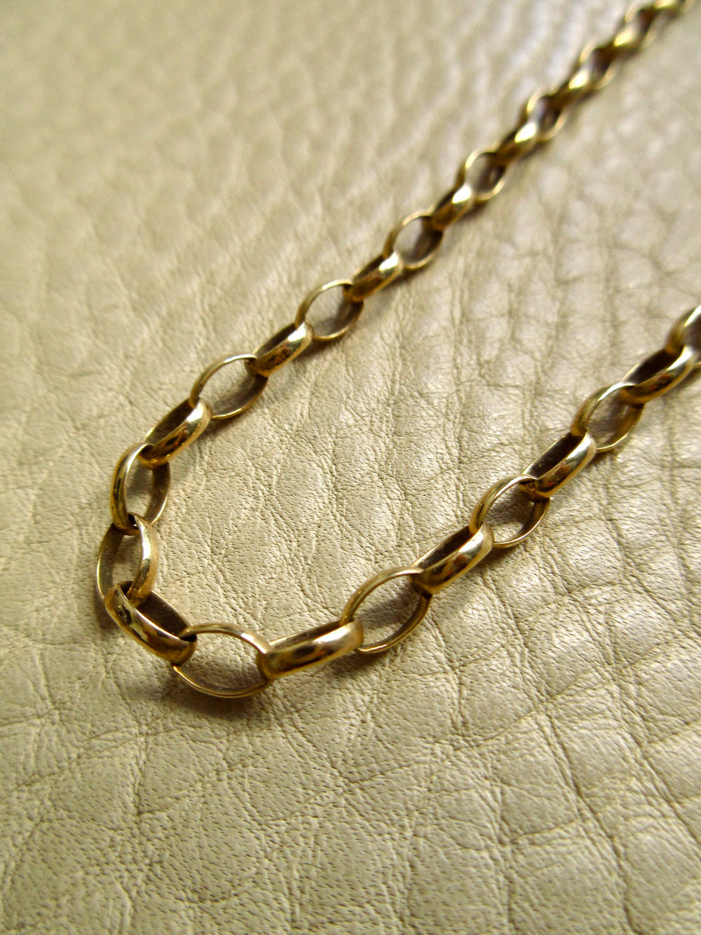 9k Gold English Oval Link Necklace - 17.75 inch length