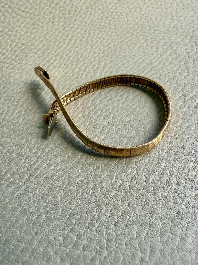 Vintage 18k Gold Snakey Omega Link Bracelet with Hand Scribed Stars - 7.5 inch length