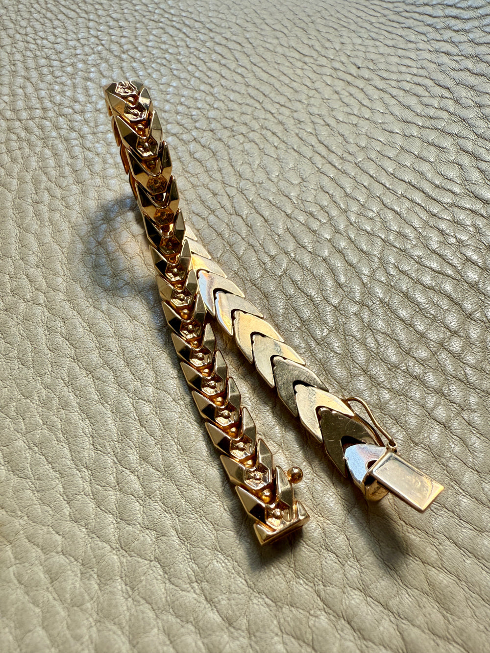 Chevron Dimensional Link Bracelet in 18k Gold - Vintage Midcentury era - 7.3 inch length