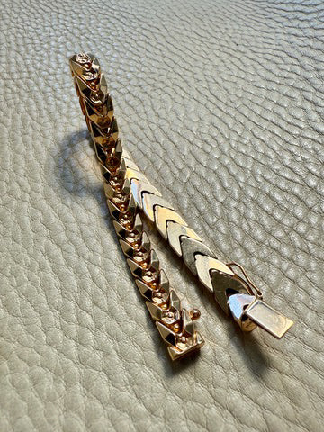 Chevron Dimensional Link Bracelet in 18k Gold - Vintage 1970s era - 7.3 inch length