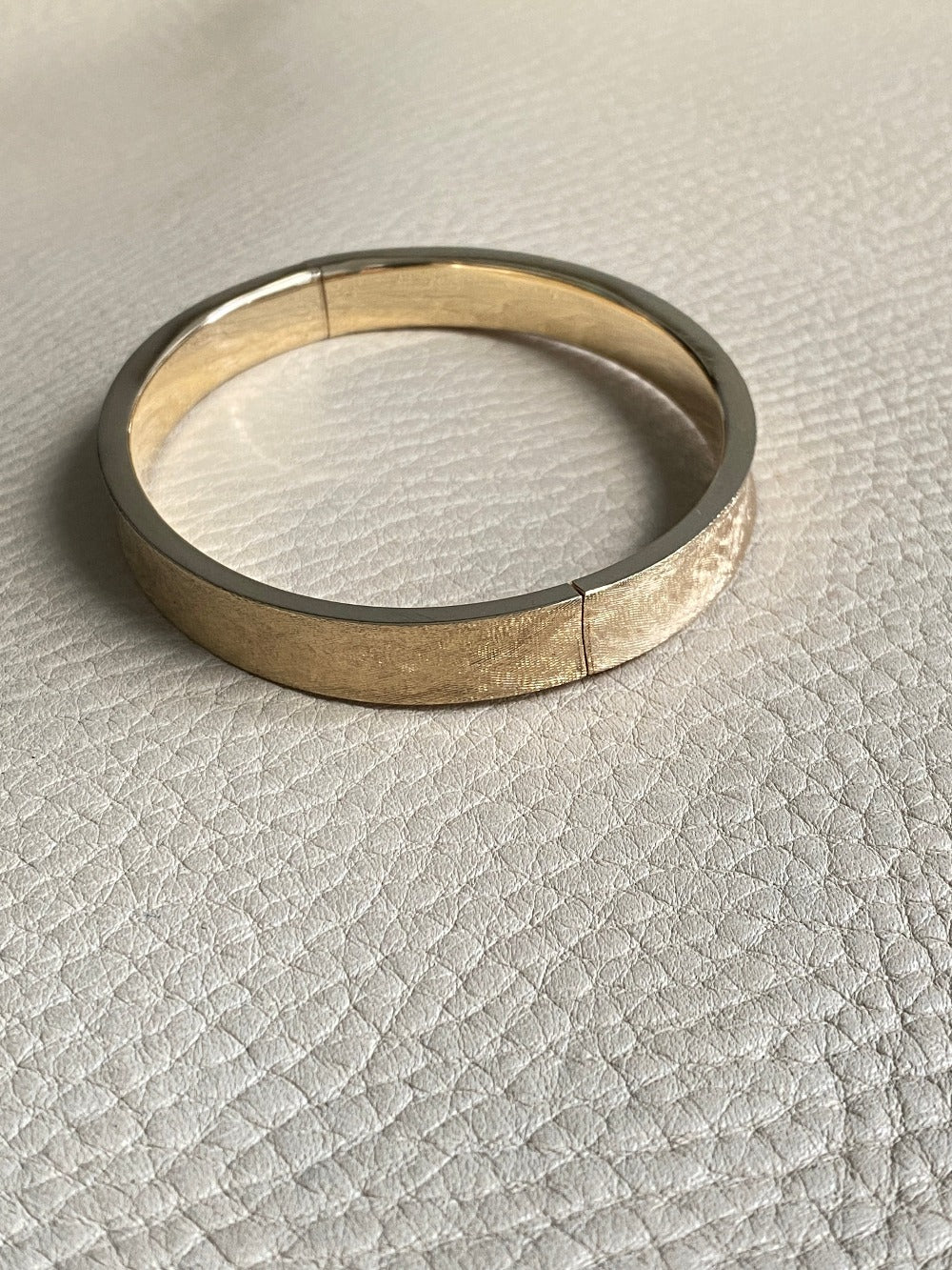 A beauty! 14k gold textured hinged bangle bracelet