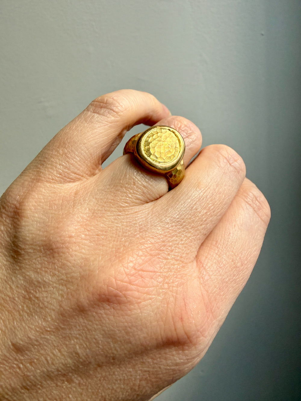 Unique! 18k Gold Vintage Signed Hammer Finish Signet Ring - Size 6.75-7