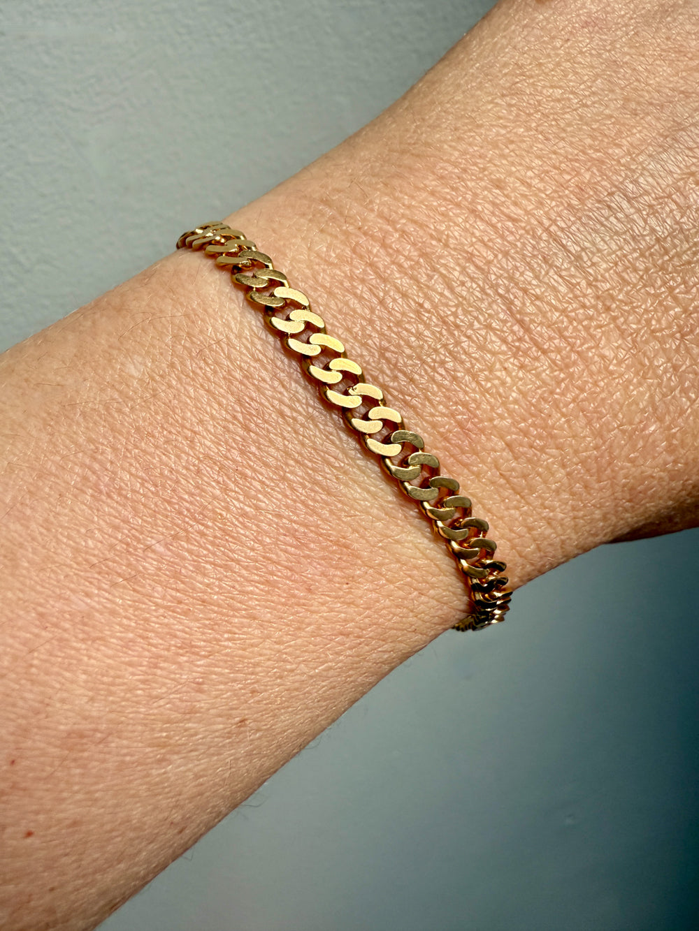 SILKY! 1960 Pressed curb link 18k yellow gold bracelet - 7.3 inch length