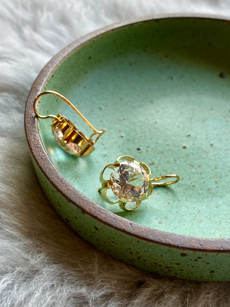 Special and sparkly!! - White topaz and 18k gold Modernist flower earrings - Vintage Scandinavian